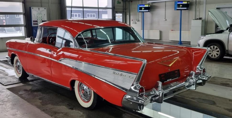 O mașină Chevrolet Bel Air a făcut senzație la RAR Bacău: "A devenit o piesă dorită în orice colecție auto" 815901