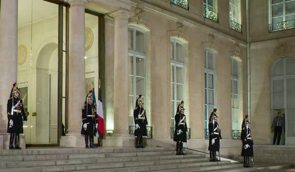 Volodimir Zelenski a ajuns în Franţa, pentru întâlnirea cu Emmanuel Macron 815926