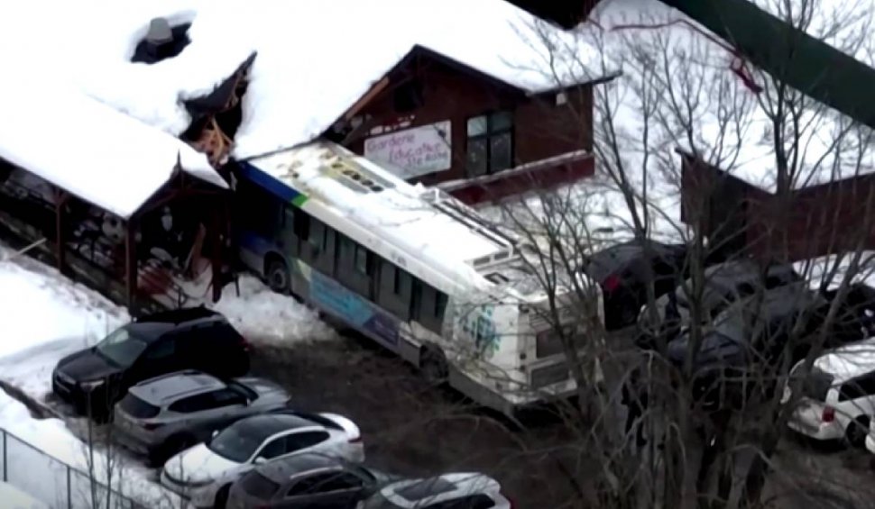 Un autobuz a intrat în plin într-o grădiniţă din Canada: Doi copii au murit, şase sunt răniţi
