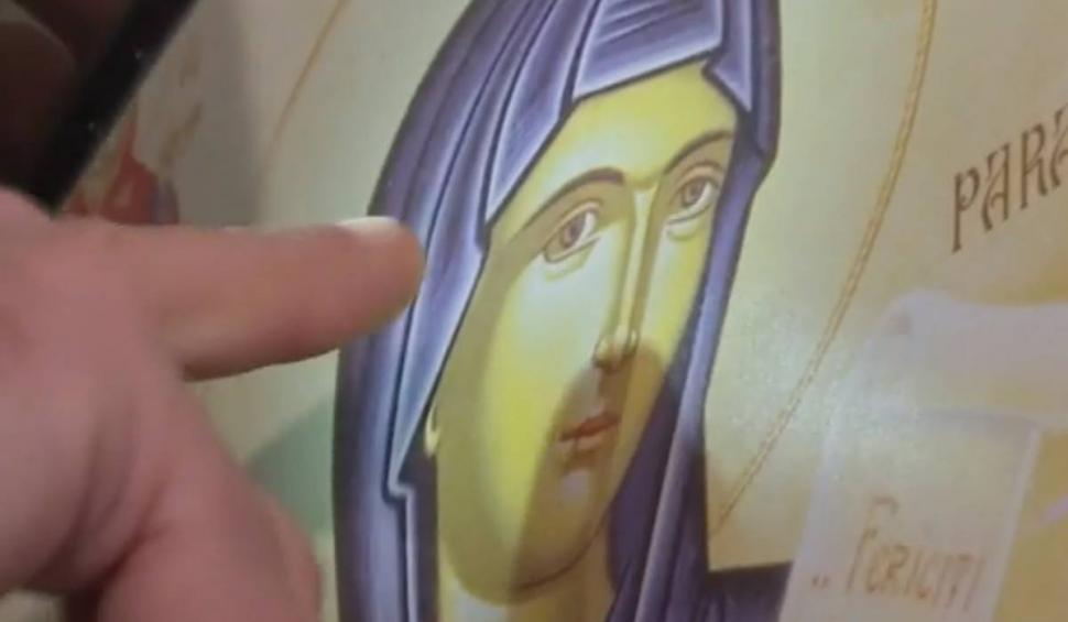Icoanele puse de un bărbat din Buzău în camera soacrei sale au început "să plângă" cu mir 815994