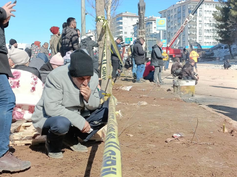 Imagini dramatice de la operaţiunile de salvare din Turcia | Economia ţării este în pericol, iar guvernul este copleşit de numărul uriaş de decese şi victime 816082