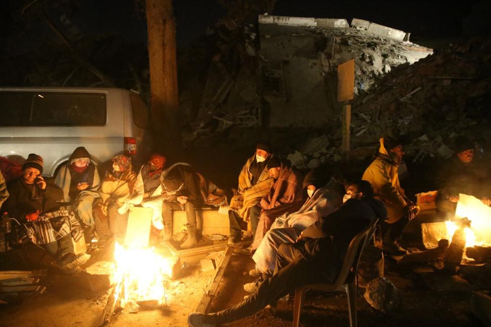 Imagini dramatice de la operaţiunile de salvare din Turcia | Economia ţării este în pericol, iar guvernul este copleşit de numărul uriaş de decese şi victime 816086