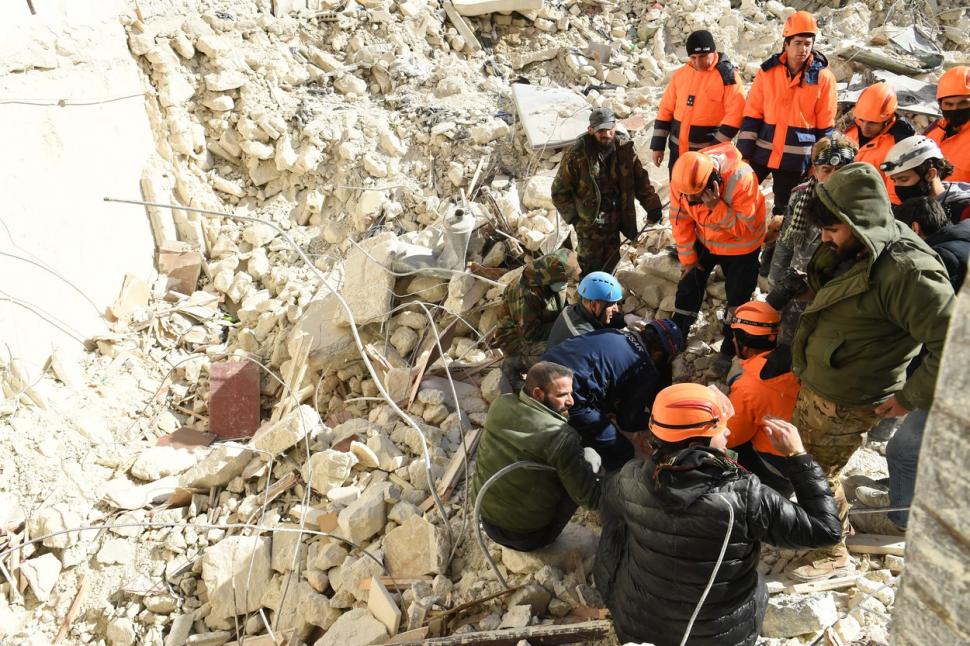 Imagini dramatice de la operaţiunile de salvare din Turcia | Economia ţării este în pericol, iar guvernul este copleşit de numărul uriaş de decese şi victime 816092