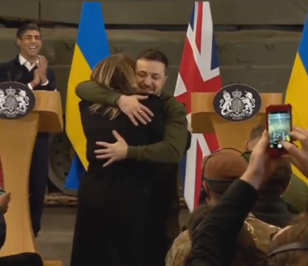 Cum a reacţionat Zelenski după ce o jurnalistă i-a spus că vrea să-l îmbrăţişeze | Moment devenit viral 816067