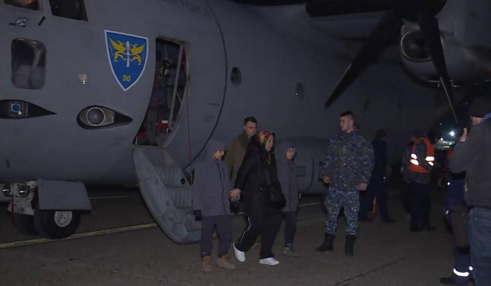 Românca blocată în Turcia cu cei doi copii minori a fost adusă în ţară. Alți şapte studenți Erasmus au fost preluaţi 815955