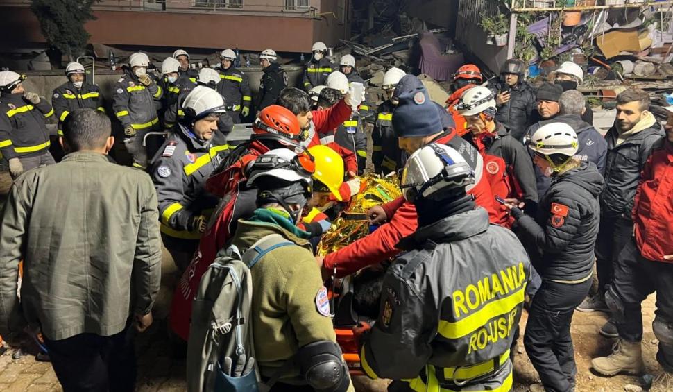 Salvatorii români în Turcia au săpat un tunel timp de 20 de ore pentru a scoate de sub dărâmături un tânăr 815954