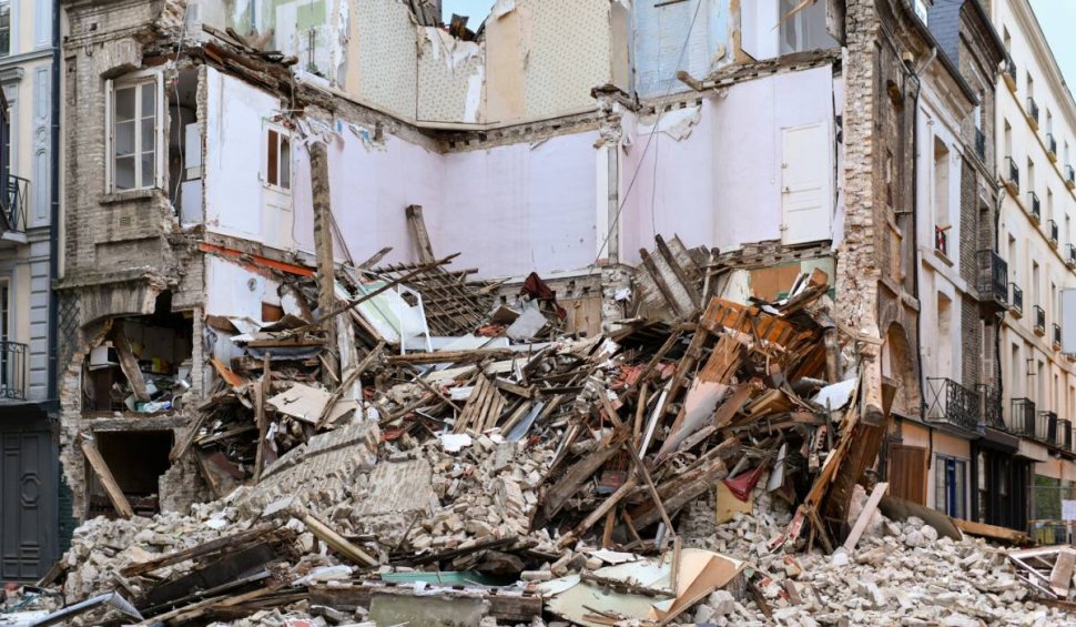 Clădirile cu magazin la parter sunt mai vulnerabile la cutremur, atrag atenția specialiștii. Explicațiile unui inginer român