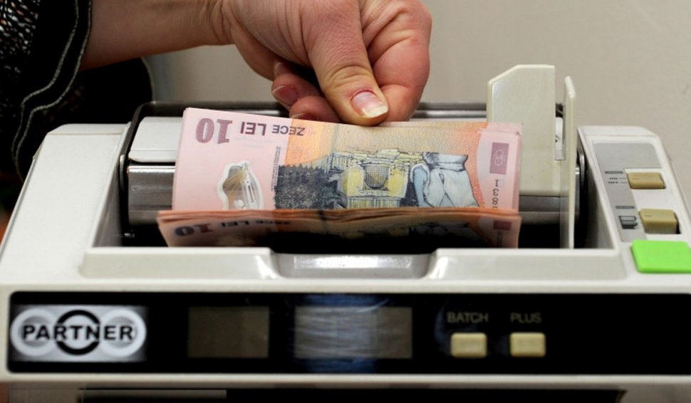 Atenție la casele de schimb valutar din Aeroportul Otopeni! Cât au plătit călătorii pentru un euro