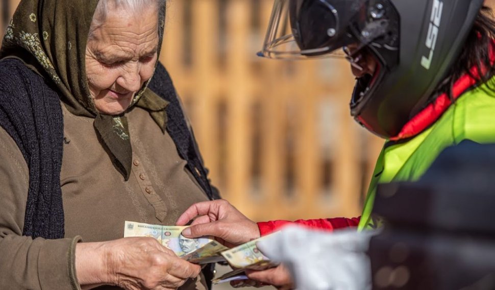 Data la care vine pensia românilor în februarie, pe card sau acasă. Anunţ de la Casa de Pensii