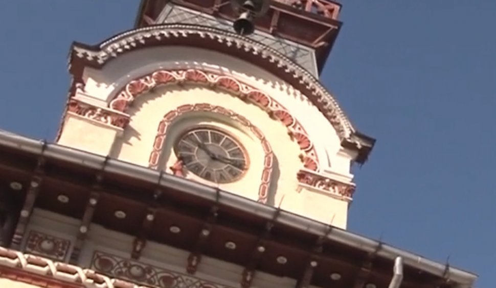 Oraşul din România unde un ceas vechi de un secol dă ora exactă şi astăzi