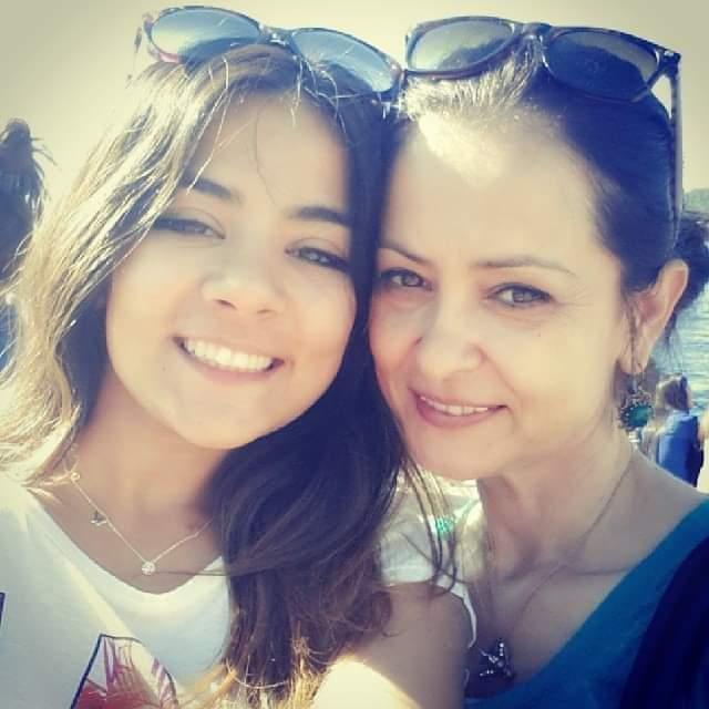 O actriţă din telenovela "Mă numesc Zuleyha" şi fiica ei au murit împreună în cutremurul din Turcia 816514