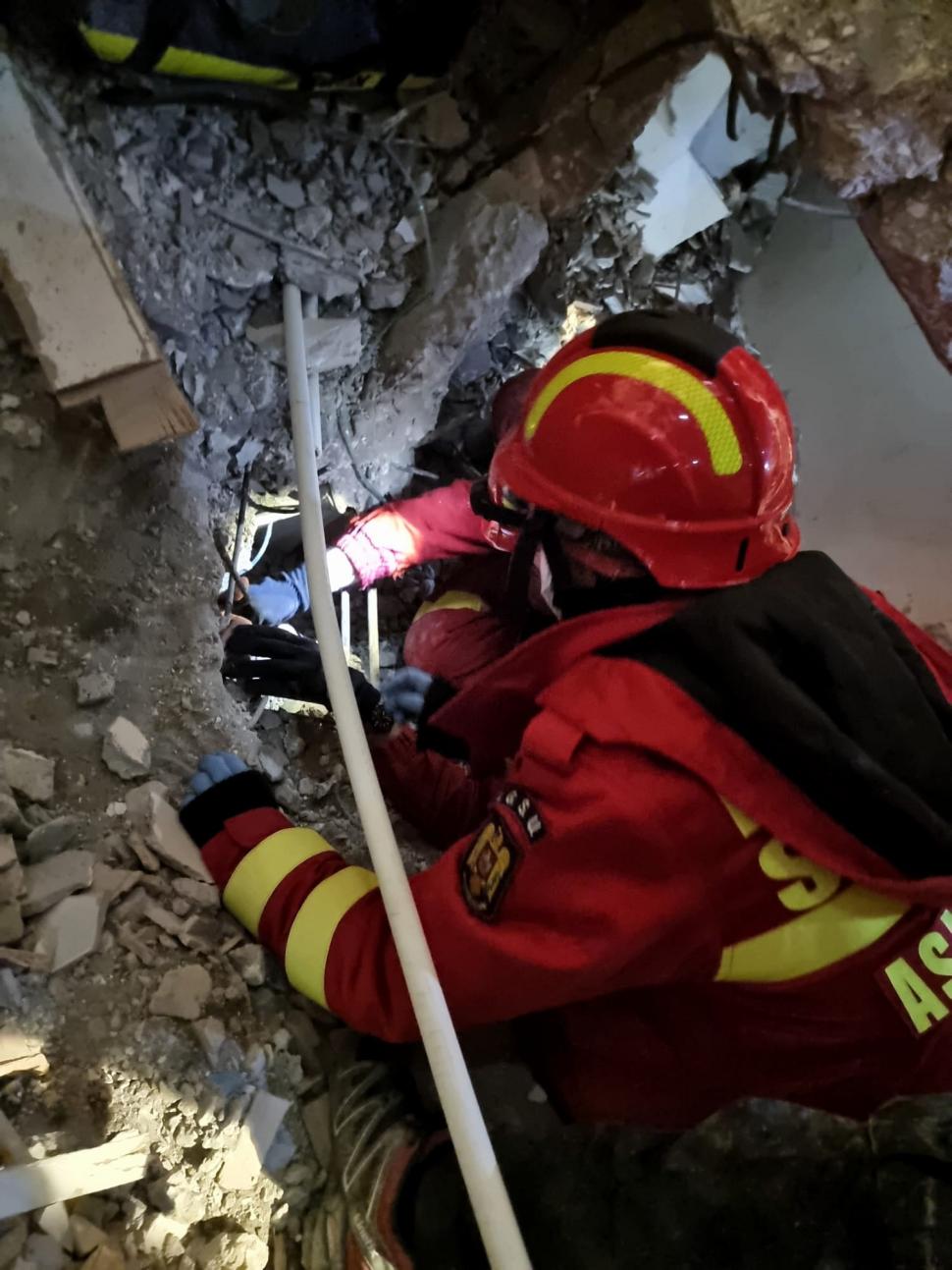 "Mai există speranţă!". Salvatorii români au găsit un bărbat în viaţă, după şase zile de la cutremurul devastator din Turcia 816427