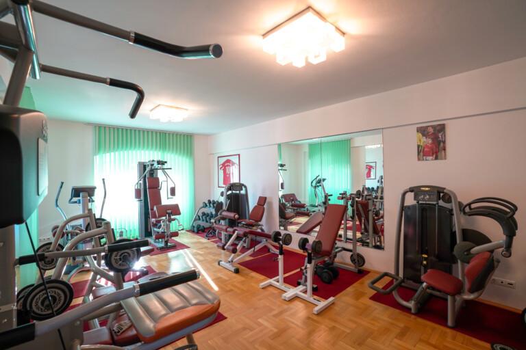 Cum arată o vilă de aproape două milioane de euro scoasă la vânzare la Cluj. Ce detalii au atras atenţia 816525