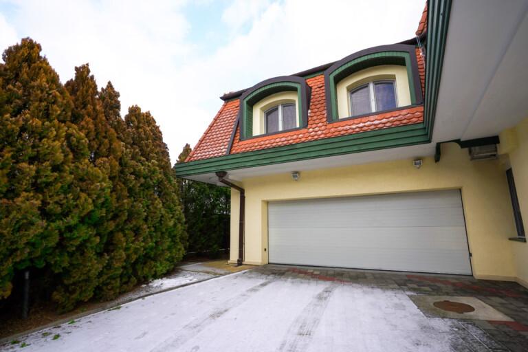 Cum arată o vilă de aproape două milioane de euro scoasă la vânzare la Cluj. Ce detalii au atras atenţia 816526