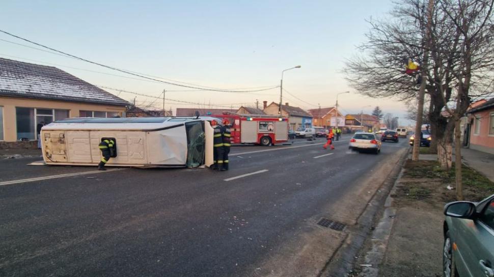 Accident rutier extrem de grav în Oradea! 19 persoane au fost implicate