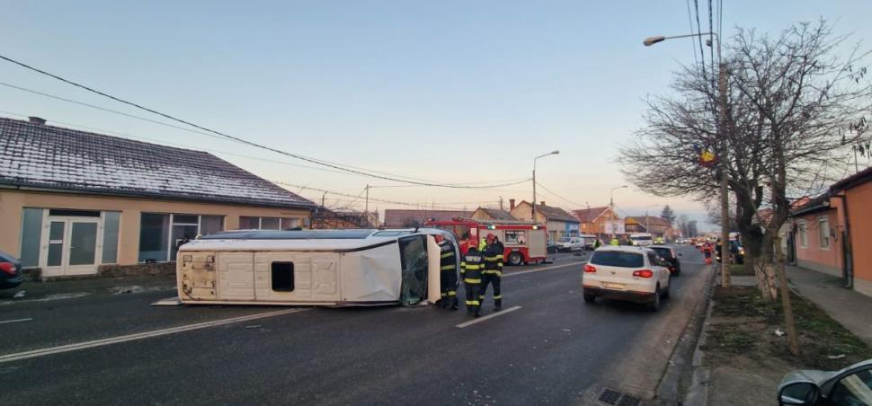 Accident rutier extrem de grav în Oradea! 19 persoane au fost implicate 816556
