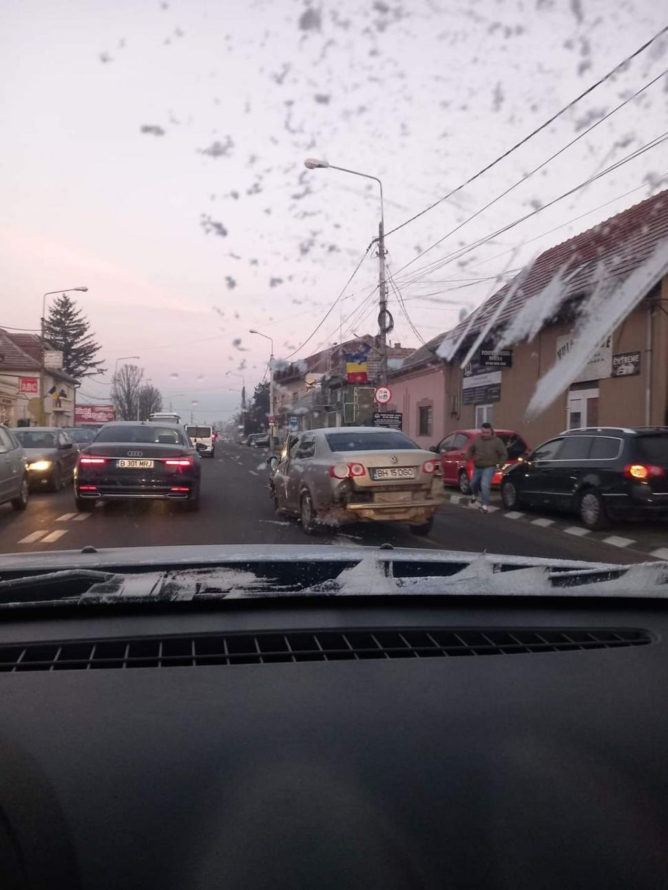 Accident rutier extrem de grav în Oradea! 19 persoane au fost implicate 816558