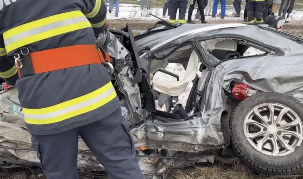 Doi copii au rămas fără mamă și mătușă, după ce mașina în care se aflau a fost spulberată de tren, în Prelipca, Suceava 816649