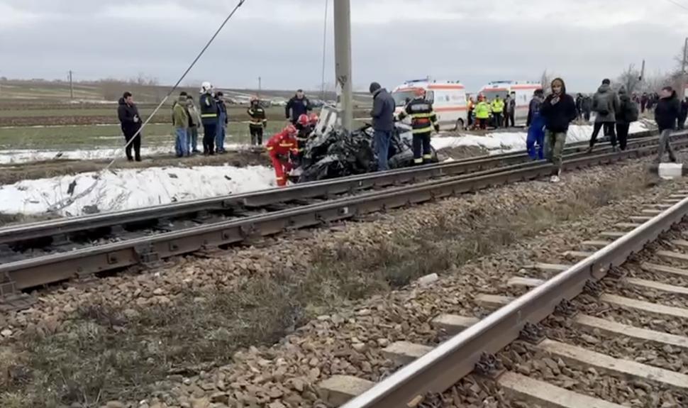 Doi copii au rămas fără mamă și mătușă, după ce mașina în care se aflau a fost spulberată de tren, în Prelipca, Suceava 816651