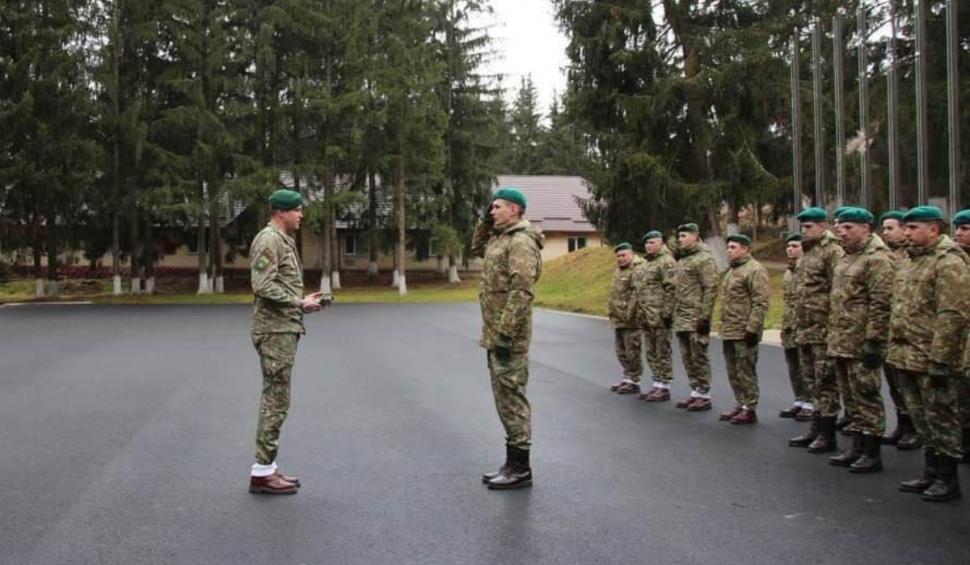 El este Roland, băiatul care la 5 ani a fost dus la casa de copii, iar acum a devenit militar. Gabriela Firea: ”Nu și-a abandonat visul” 816559