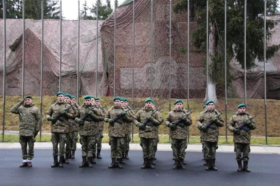 El este Roland, băiatul care la 5 ani a fost dus la casa de copii, iar acum a devenit militar. Gabriela Firea: ”Nu și-a abandonat visul” 816560