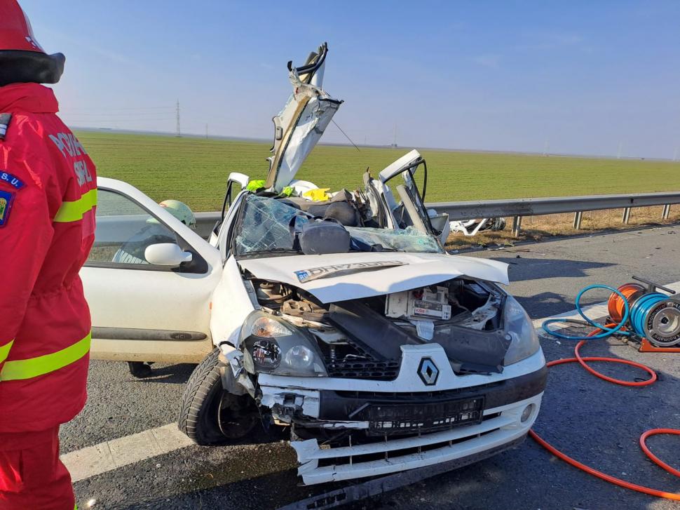 Un şofer a murit după ce i s-a stricat maşina pe autostrada A1 şi a fost spulberat de un TIR pe banda de urgenţă, în Timiş 816656