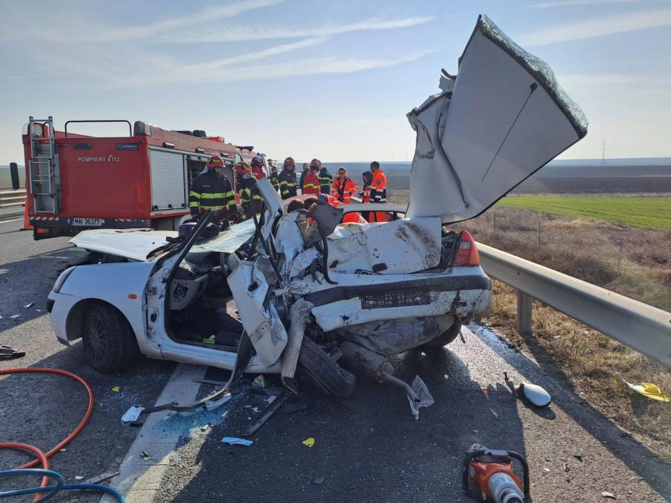 Un şofer a murit după ce i s-a stricat maşina pe autostrada A1 şi a fost spulberat de un TIR pe banda de urgenţă, în Timiş 816657