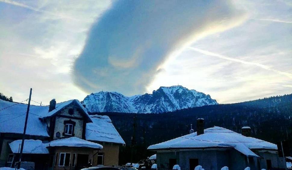 Detaliul apărut pe cerul României înainte de cutremure | Imaginile au fost surprinse deasupra Munților Bucegi 817159