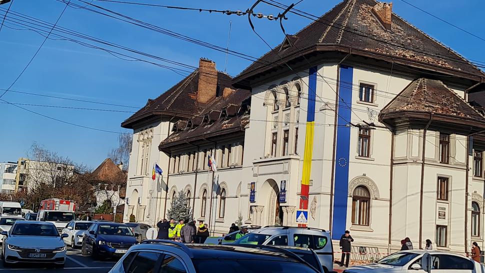 Pompierii din Gorj, chemați din turele libere pentru misiuni de patrulare după cutremurul de 5.7 817014