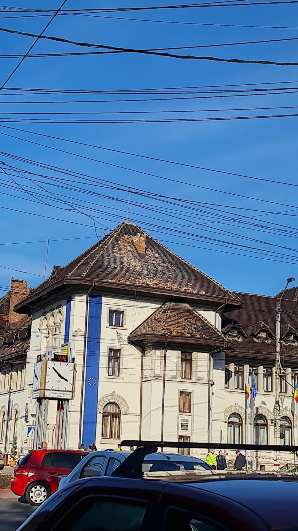 Turla mănăstirii stă să cadă la Tismana, în Gorj după cutremurul de 5,7 816963