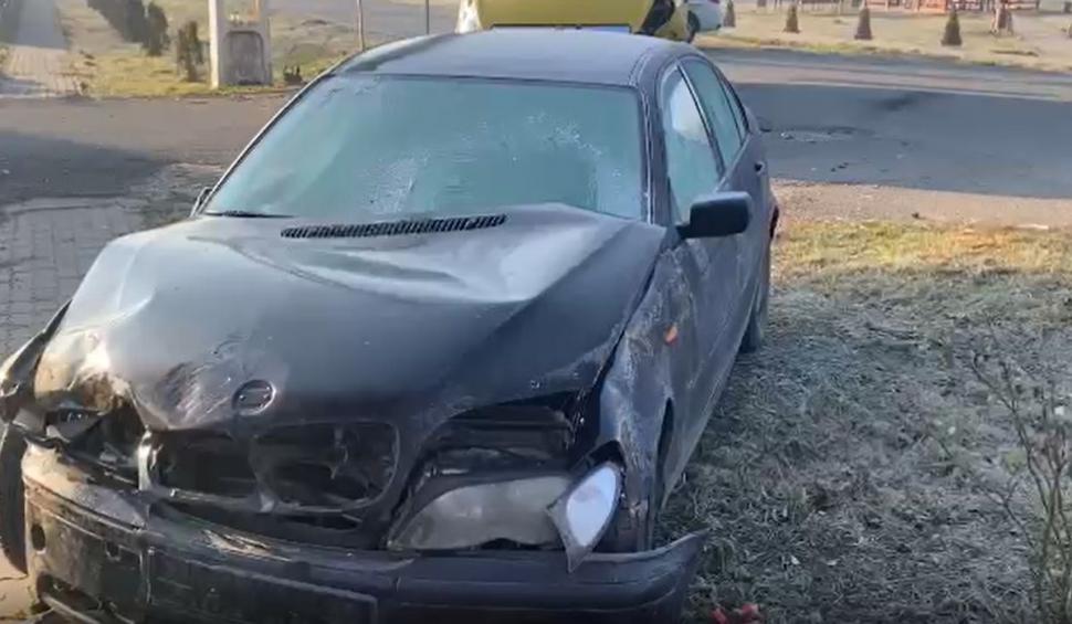 Accident cu un microbuz școlar în Iratoșu, județul Arad: Trei copii au ajuns la spital  817245