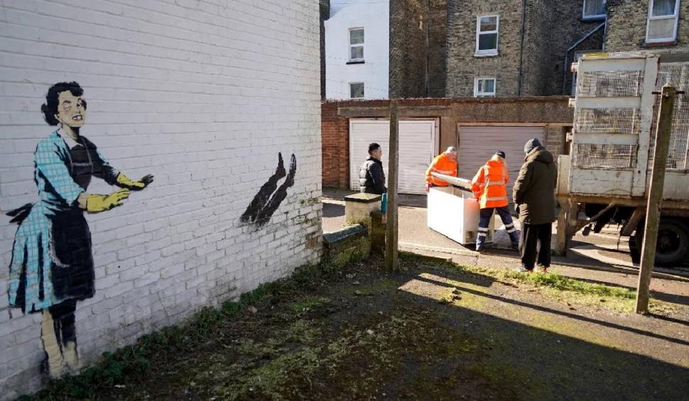 Mural de Banksy, distrus de muncitorii de la salubritate de Ziua Îndrăgostiţilor: "Vom contacta proprietarul" 817235