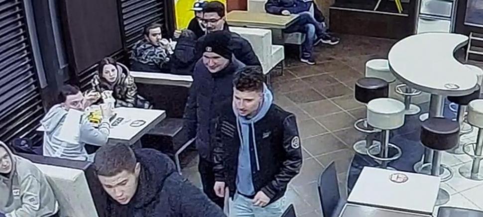 Scandal cu bătaie şi amenințări cu pistolul într-un fast food din Bucureşti. Poliţiştii caută cinci suspecţi 817389