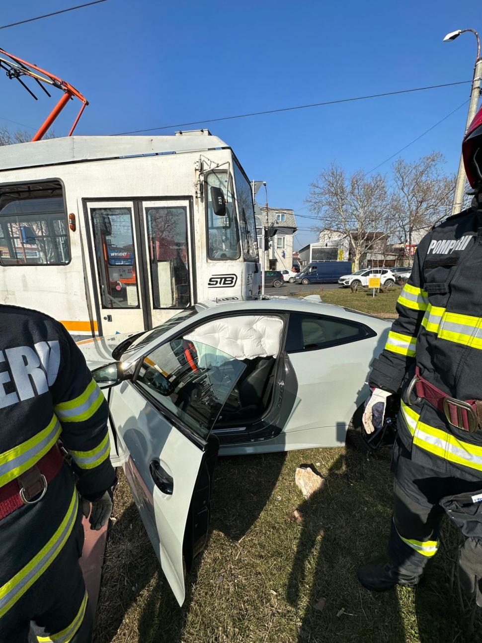 Lino Golden, implicat într-un accident grav. A intrat cu mașina într-un tramvai | Cântărețul a fost transportat la spital 817537