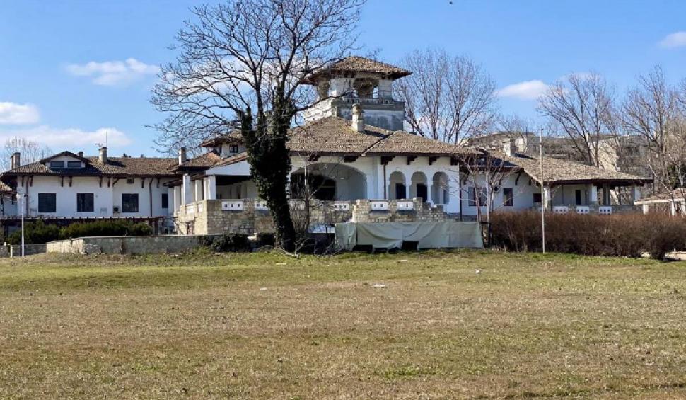Vila Regală din Mamaia, tot în paragină, după ce revenit statului. Motivul pentru care nu se începe restaurarea 817491