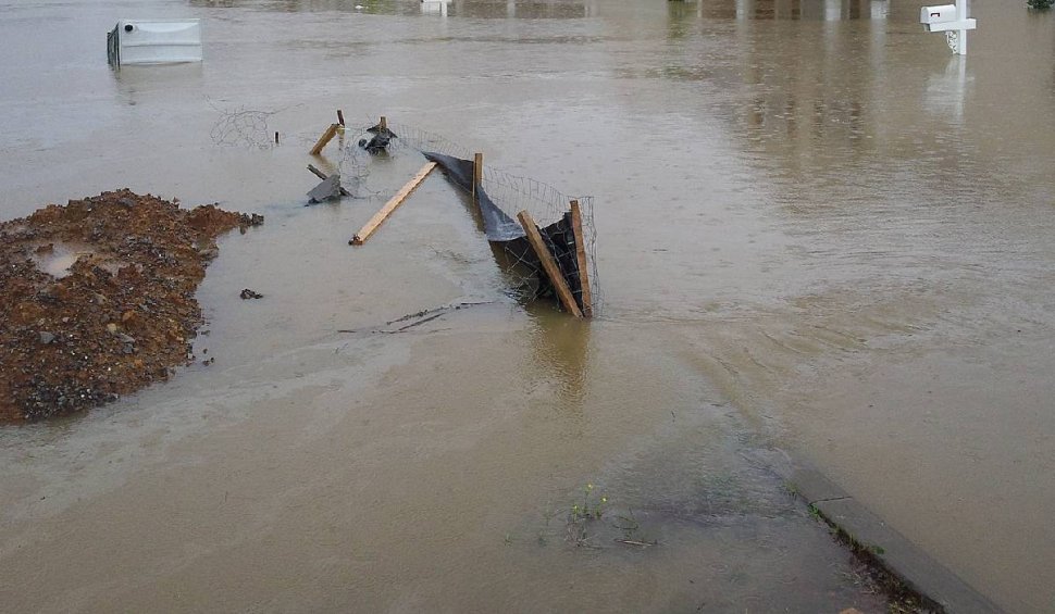 Avertizare hidrologică în România! Cod portocaliu și Cod galben de inundații și viituri pe zeci de râuri