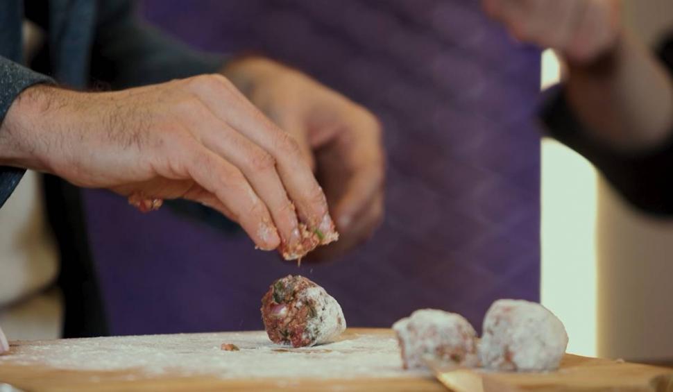  De la reclame publicitare, la roluri principale în filme | Bogdan Iancu, invitat special în bucătăria lui Ştefan Lungu | "Ea a fost cea care mi-a influenţat cariera" 817832