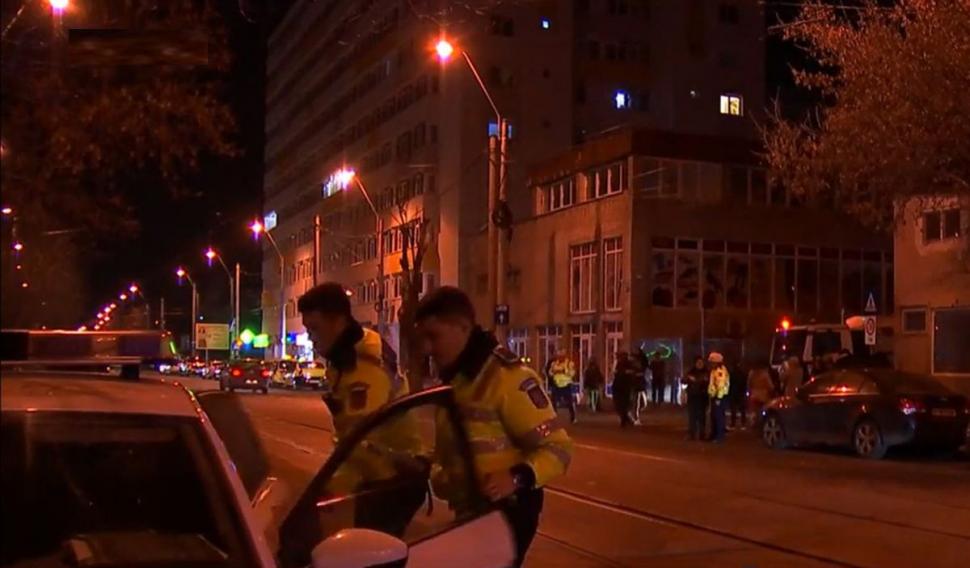 Bărbat găsit mort, după ce a fost călcat de o şoferiţă în timp ce parca cu spatele în Bucureşti 818110