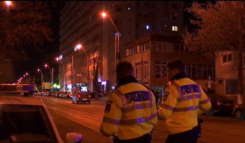 Bărbat găsit mort, după ce a fost călcat de o şoferiţă în timp ce parca cu spatele în Bucureşti 818112
