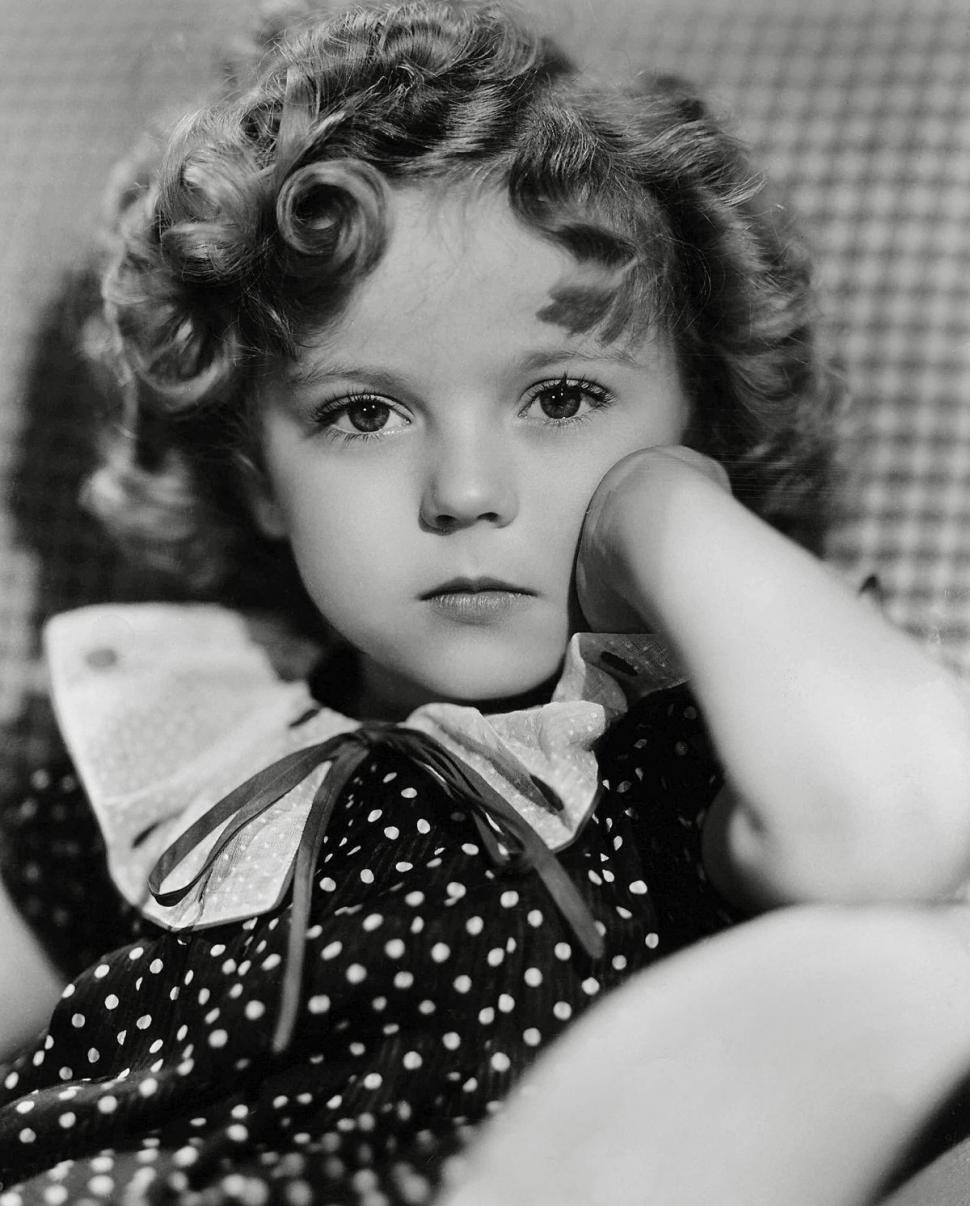 Recunoşti fetiţa cu bucle aurii, actriţă de mică? "Nu mai cred în Moş Crăciun de când mi-a cerut un autograf: aveam şase ani" 818103