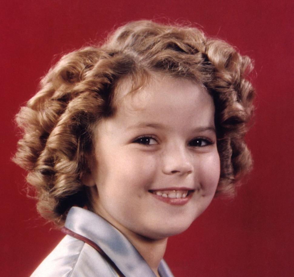 Recunoşti fetiţa cu bucle aurii, actriţă de mică? "Nu mai cred în Moş Crăciun de când mi-a cerut un autograf: aveam şase ani" 818105