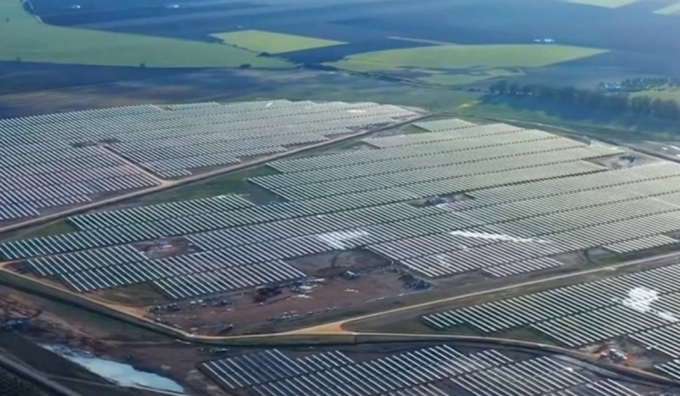 România va avea cel mai mare parc fotovoltaic din Europa. Investiția de la Arad se ridică la un miliard de euro