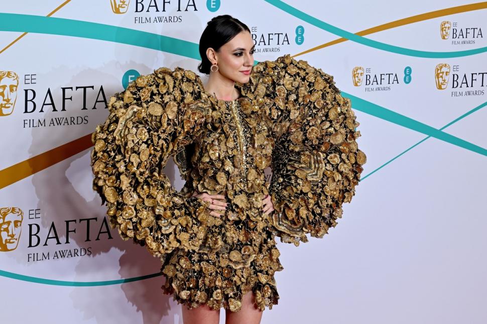 Premiile BAFTA 2023 | Cunoscut influencer și model român, în topurile celor mai bine îmbrăcați la gală. Ce i-a inspirat rochia 818251