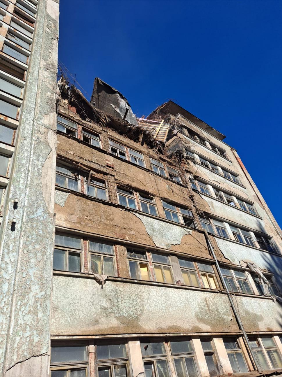 Acoperiș prăbușit parțial la Sanatoriul Marila din Oravița. Peste 60 de pacienți cu TBC și bolnavi cronic au fost evacuați 818509