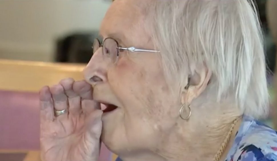 O bunicuță de 105 ani de peste ocean, care pictează și face broderie, dezvăluie secretul vieții active și longevității sale