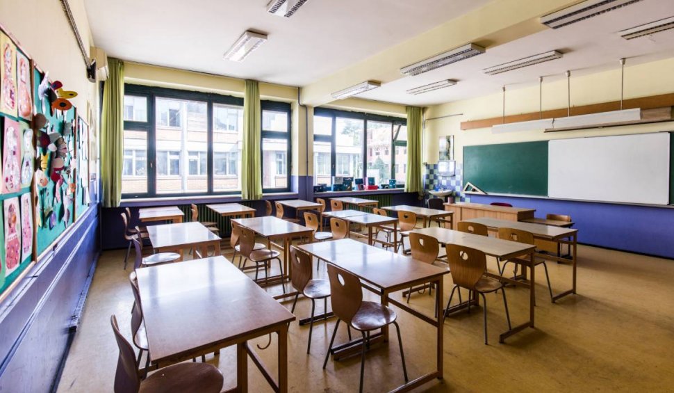 Mii de elevi vor fi mutaţi din şcolile cu risc seismic | Unde vor învăţa aceştia