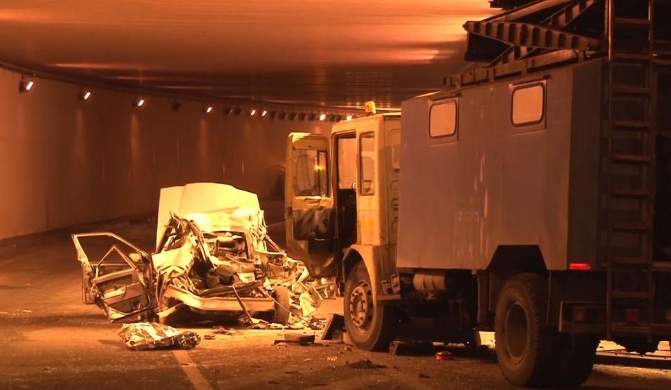 Filmul accidentului din Pasajul Michelangelo din Timişoara în care au murit Dănuţ, un geniu al roboticii, şi Iulia, o tânără de 20 de ani 818940