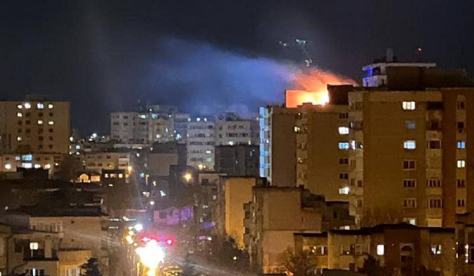 Incendiu puternic la mansarda unui bloc cu 10 etaje din Constanța 819127