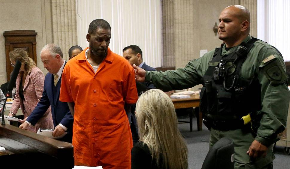 R. Kelly, condamnat la încă 20 de ani de închisoare. Ce acuzații i se aduc acum cântărețului  819189