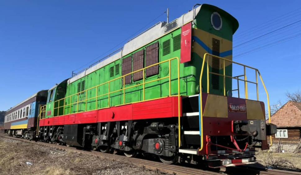 Momentul în care angajaţii CFR au intervenit cu prăjina pentru a scoate un tren ucrainean dintre cablurile de electricitate din Maramureş 819019